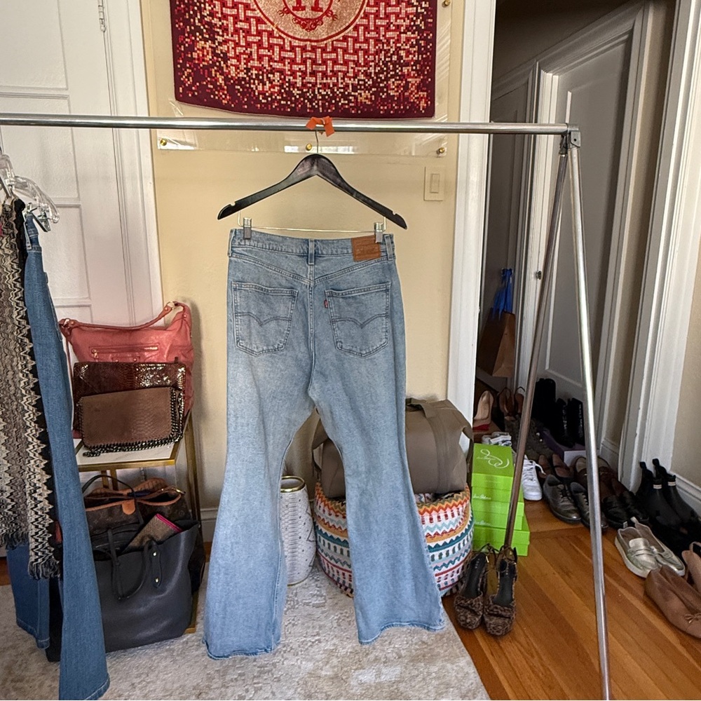 Size 30 Levi’s Premium 70's High Rise Flare Jean in You and I Good - Picture 4 of 8